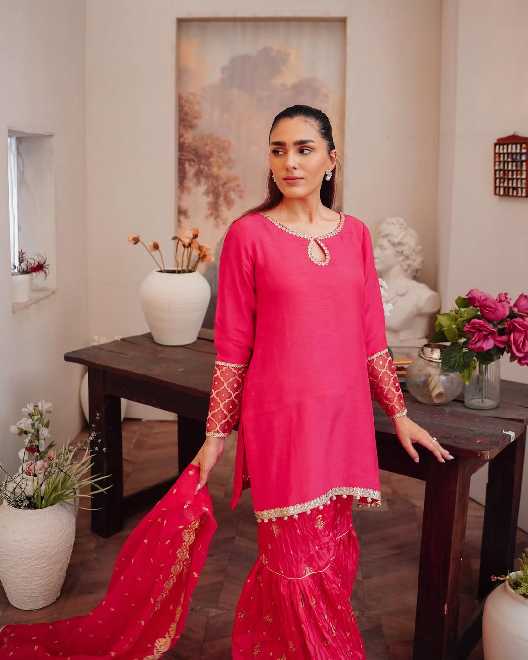 Turn heads this wedding season with our stunning Sahara ensemble! Featuring a richly hued kurta, (1)